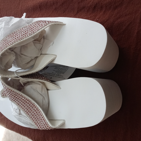 Sandals - Picture 3 of 3